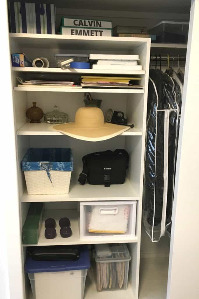 https://shannontorrens.com/wp-content/uploads/2021/03/organized-closet-683x1024.jpg