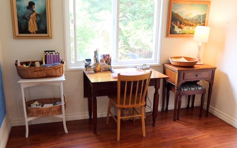 ellan desk